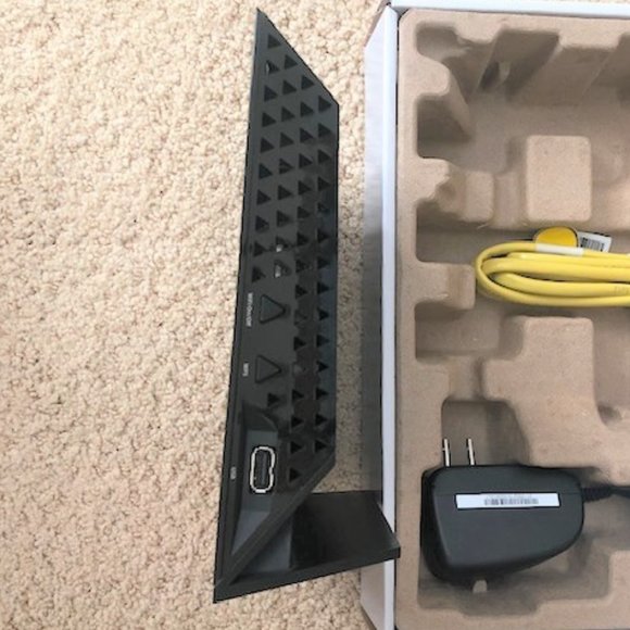 Net Gear R6300 V2 Smart WiFi Wireless Router AC1750 - Picture 8 of 9